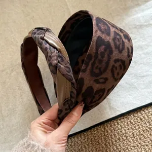 Damen-Haarreif mit Leopardenmuster, Knotendesign und weicher Samttextur für den Herbst