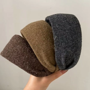 Serre-tête épais en peluche tons marron et olive pour les coiffures d'automne et d'hiver