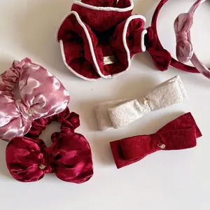 Samt-Haarschmuck-Set mit burgunderroter Schleife, Haargummis und Stirnband für Frauen