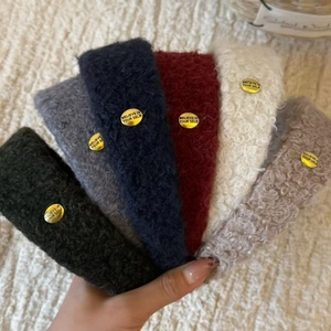 Lot de serre-têtes en polaire bouclée six couleurs avec étiquette dorée en métal