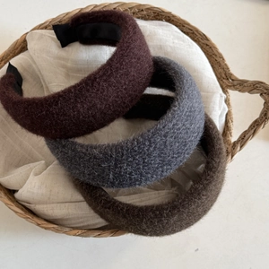 Retro thickened plush headbands in brown and grey, warm winter hair accessories for women