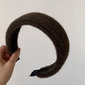 Retro coffee brown plush headband with high crown design for a voluminous winter look