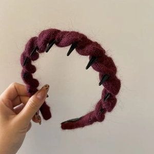 Vintage burgundy faux fur headband with inner teeth for high cranial top hairstyle