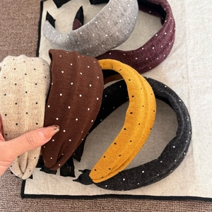 Gestrickte Polka-Dot Haarreifen im Maillard-Stil für Damen in verschiedenen warmen Farben