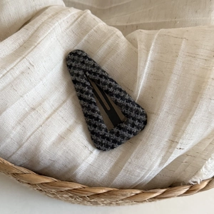 Detailed view of Fair Isle pattern fabric on a triangular BB hair clip for women