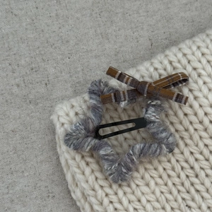 Star-shaped knit hair clip with brown plaid bow and metal BB clip for women