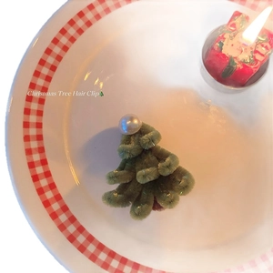 Handmade green plush Christmas tree hair clip with white pearl on festive plate