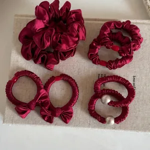 Eleganti Elastici per Capelli in Raso Rosso Vino Con Fiocco Perla Artificial Sintetica Per Donna Accessori per Capelli Festivi Quotidiani
