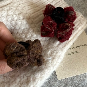 Elegant tweed wool bow hair claw clips in burgundy and coffee colors for women's hairstyle