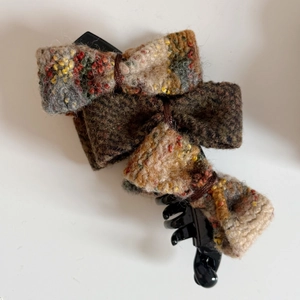 Banana clip hair accessory with textured tweed bows in brown and green mix colors