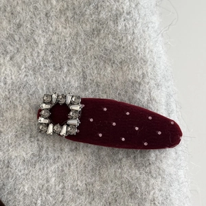 Fermaglio per capelli in velluto bordeaux a pois rosa con fibbia di lusso in zircone