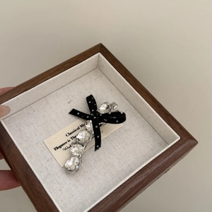Barrette vintage à cristaux étincelants et nœud en ruban noir à pois blancs élégant