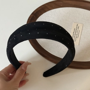 Elegante cerchietto bombato in velluto nero con glitter argentati per styling di capelli