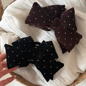 Vintage Velvet Bow Hair Claw Clip For Women Elegant Large Rhinestone Bowknot Shark Clip Autumn Winter Hair Accessories