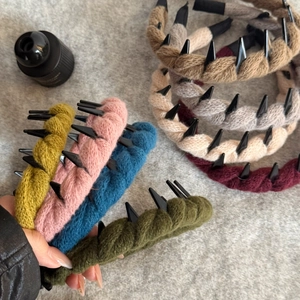 Serre-tête rembourré en laine tricotée avec dents antidérapantes en diverses couleurs
