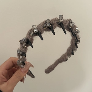 Vintage gray wool headband with crystal beads and non-slip teeth for high skull top look