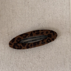 Fermaglio per capelli BB in peluche leopardato da donna con tessuto su base in metallo