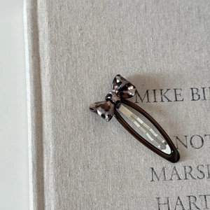 Detailed view of a leopard print acetate hair clip on a natural linen background