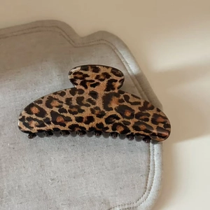 Detailed macro view of high-quality leopard print hair claw clip with glossy finish