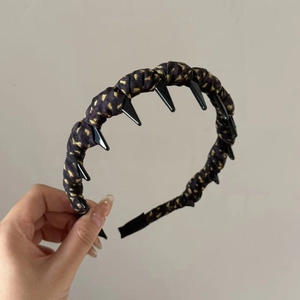Serre-tête bleu motif léopard avec pointes punk noires et dents de maintien internes