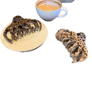Set of two leopard print hair claws in brown and beige resin for elegant styling