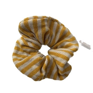Striped knit scrunchie in yellow and beige with a soft ruffled texture for women