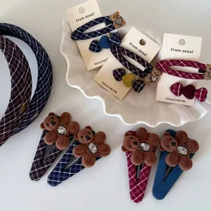 Détails des barrettes à cheveux à carreaux coréens avec oursons ornés de strass