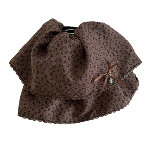 Leopard print hair claw clip with bow and bead pendant for elegant vintage styling