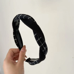 Detail of black and white plaid twisted headband with non-slip inner teeth structure