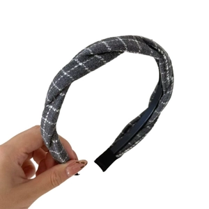 Gray woolen plaid headband with twist texture and black anti-slip teeth for women