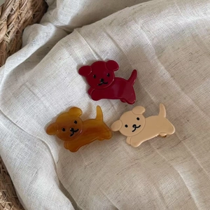 Lot de 3 jolies barrettes en acétate en forme de chien en rouge, ambre et beige
