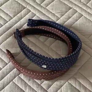 Retro Knitted Fabric Polka Dot Headband With Heart Metal Accent Wide Vintage Hair Hoop For Women Girls Styling Accessories