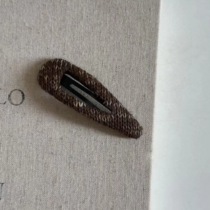 Retro knit hollow drop hair clip for women in dark brown with cozy woolen texture