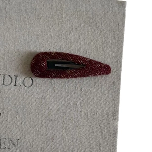 Vintage burgundy wool knit teardrop BB hair clip for women featuring textured fabric