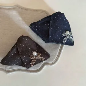 Eleganti mollette per capelli a pois con fiocchi e perle in blu e marrone