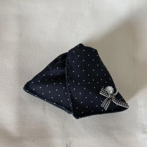 Molla per capelli a pois blu scuro con fiocco, perla e dettaglio nastro gingham