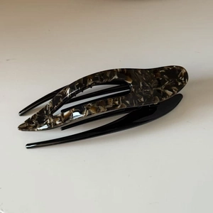 Large acetate tortoiseshell swallowtail hair clip with black double-layer claw design