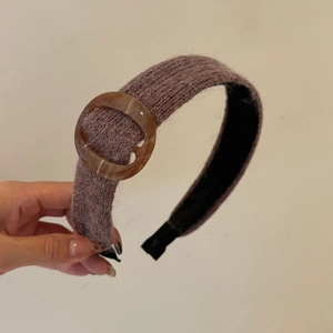 Brown knit padded headband with amber resin ring for a high cranial top look