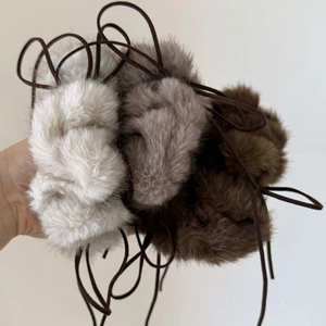 Ensemble de 3 chouchous en peluche tricotée blanc, beige et marron avec longs rubans fins