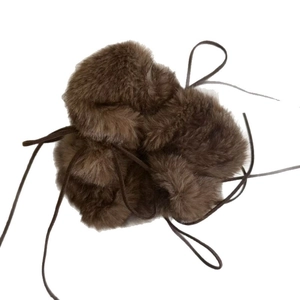 Chouchou en fausse fourrure marron foncé avec rubans pour coiffures d'automne hiver
