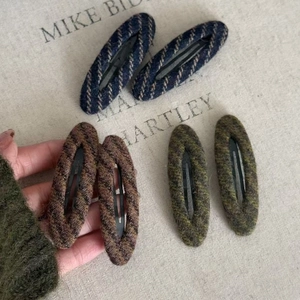 Vintage striped knitted fringe hair clip set with tweed fabric texture for women