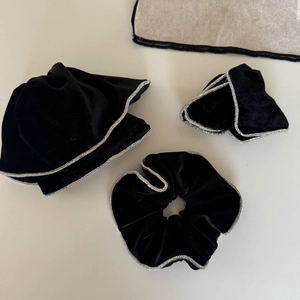 Set di 3 accessori per capelli in velluto nero con bordi in strass argento e fiocchi eleganti