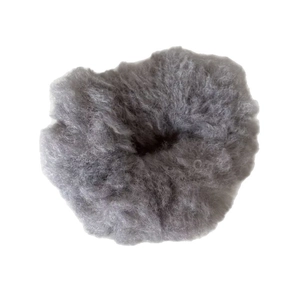 Chouchou en fausse fourrure grise pour la coiffure pendant l'automne et l'hiver