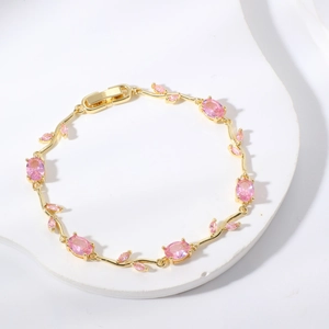 Elegantes goldenes Rankenarmband mit rosa Zirkon-Edelsteinen und verstellbarem Verschluss