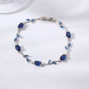 Elegantes Silberarmband in Blattform mit dunkelblauen und hellblauen Zirkonia Steinen