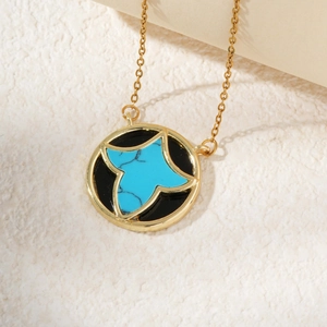 Schicke runde Gold-Halskette mit blauem Stern-Element und schwarzer Emaille-Einlage