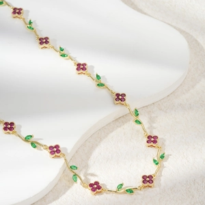 Niche Design Copper Rhinestone Clover Flower Leaf Shape Necklace For Women Electroplated Vine Clavicle Chain Fashion Jewelry Gift