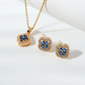 Lucky Clover Copper Jewelry Set For Women Inlaid Zirconia Flower Pendant Necklace And Stud Earrings Elegant Fashion Accessories Gift