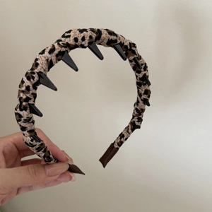 Leopard print wide fabric headband with non-slip teeth for high top hairstyle look