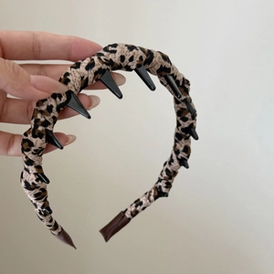 Leopard print fabric headband with anti-slip inner teeth for women stylish hair styling